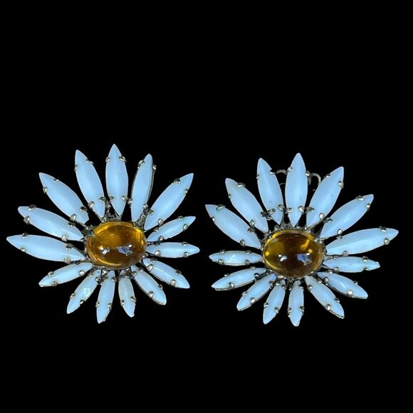 BEAUTIFUL SIGNED SCHREINER NEW YORK WHITE & AMBER GLASS FLOWER CLIP EARRINGS - Picture 5 of 10